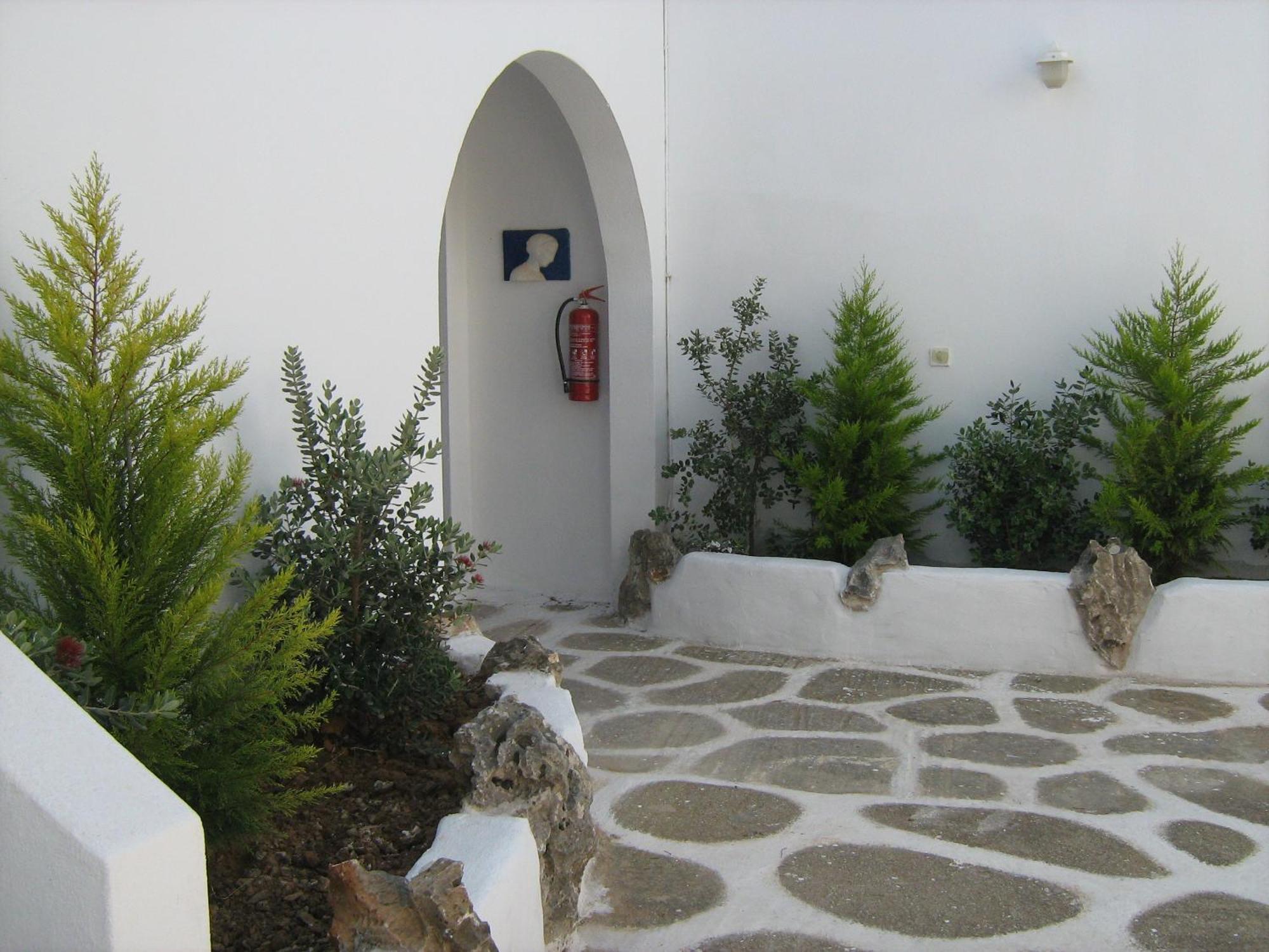 Nicos Studios & Apartments Logaras Exterior photo